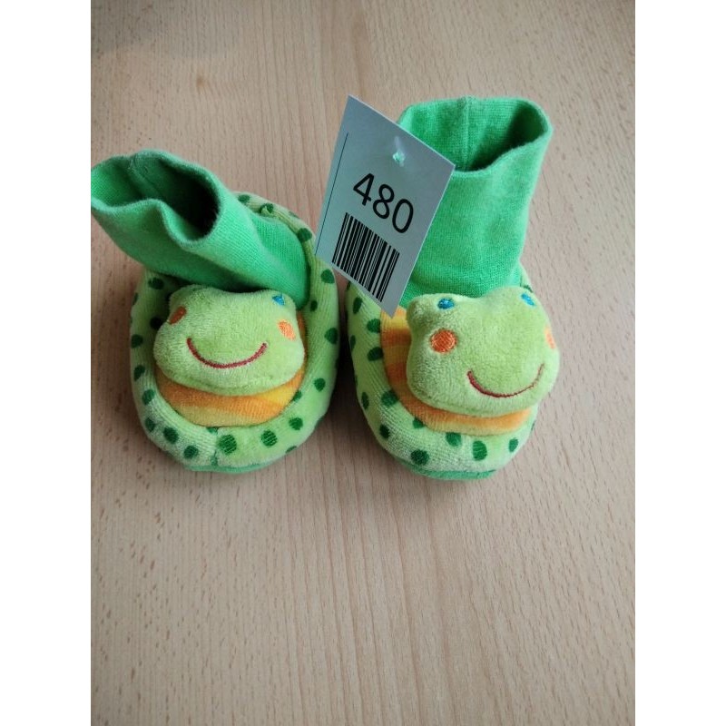 Baby-Schuhe mit Rassel